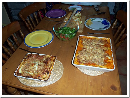 Lasagnes, salad and garlic bread