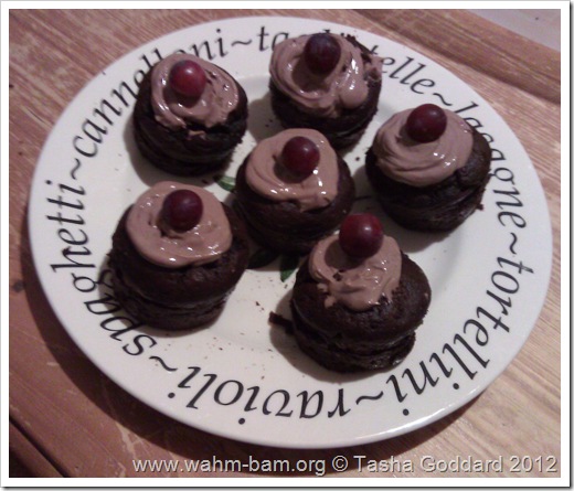Wheat-free, low-GI chocolate muffins - iced with cream cheese, agave syrup and cocoa powder