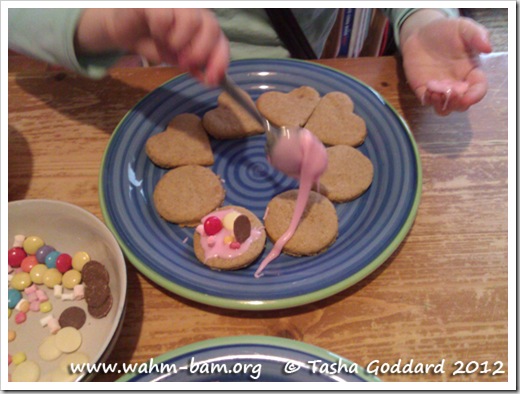 Baking biscuits: Icing biscuits (www.wahm-bam.org © Tasha Goddard 2012)